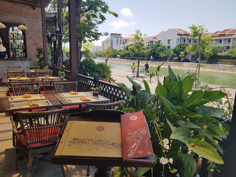 "Lồng Đèn" Restaurant
