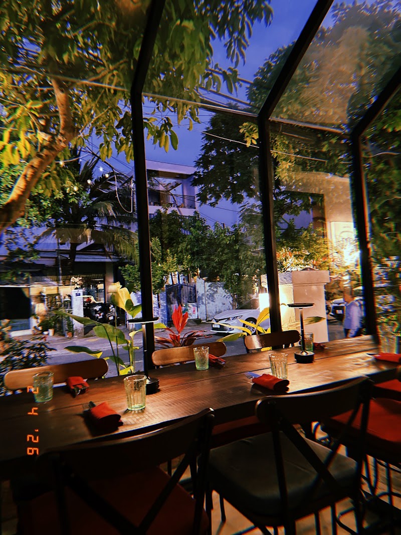 Gụ Wine Bistro