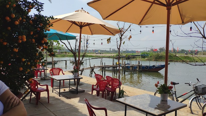 Riverside coffee shop