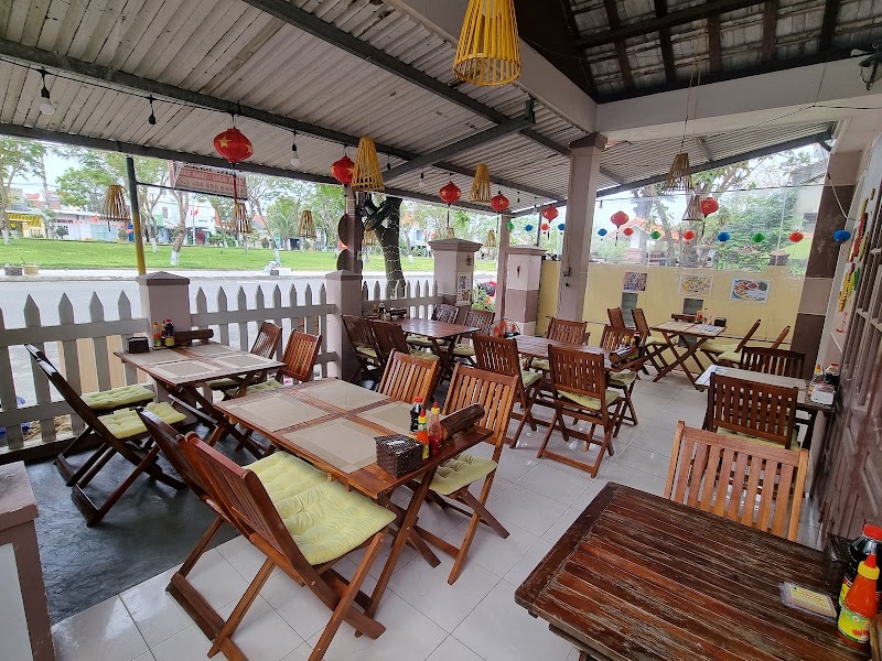 LUCKY RESTAURANT & BAR