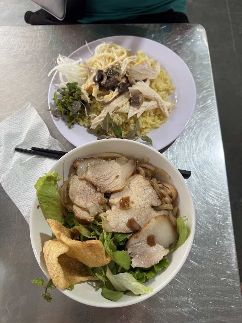 Com Ga and Cau Lau street food