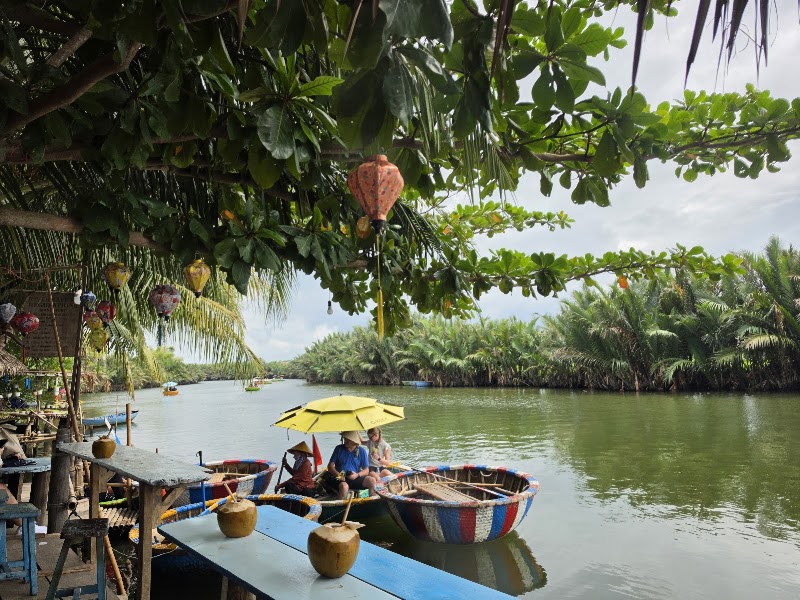 Coconut Basket Boat Tour with Cuong